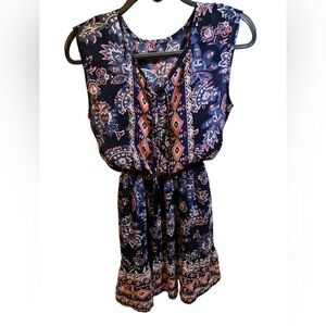 HOLLISTER Printed Dress with Light Ruffles at Bottom & Ties w/ Button Size Small